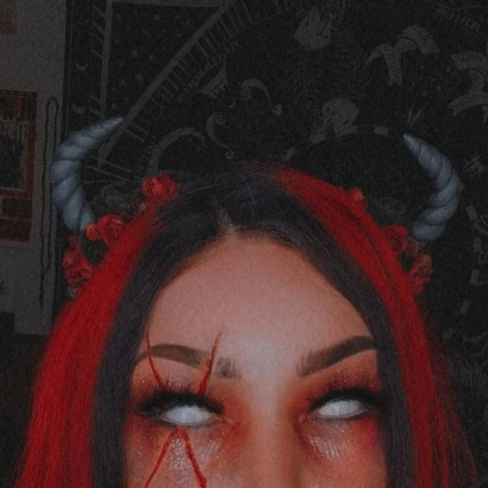 TASHA AUGUST Crimson Devil's Horns - Picture 4 of 4